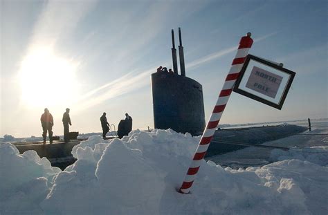 USS Hampton Surfaces on "Top of the World" > Commander, Submarine Force ...