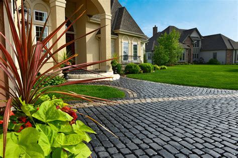 Interlocking Driveway Pavers for Creating a Warm Welcome | Unilock