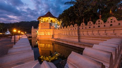 Temple Of The Sacred Tooth Relic | Explore Vacations