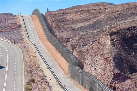 Israel Egypt border fence in the Negev and Sinai deserts — Stock Photo ...