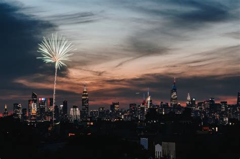 NYC's best spots to watch the Macy's 4th of July fireworks for free | 6sqft