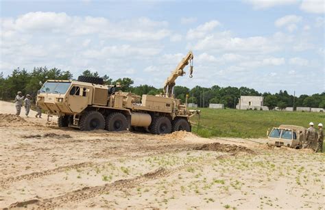 U.S. Army awards contract to Oshkosh Defense for M984A4 wrecker