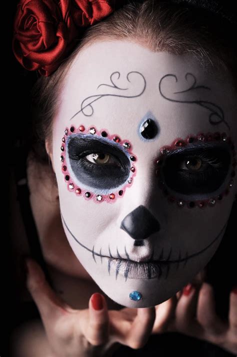 22 Breathtaking Dia de Los Muertos Make-up Art -DesignBump