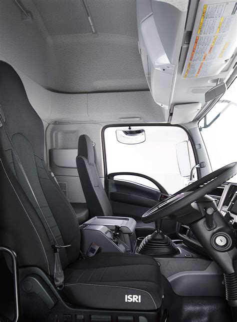 Cab Interior Design - Operation/Drivability | Isuzu Motors Limited