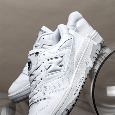 New Balance 550 All White - alle Größen | Sneaker trend, Asphaltgold ...