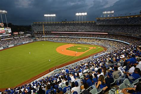 Dodgers vs. Giants live stream: How to watch Game 3 of NLDS on TBS via ...