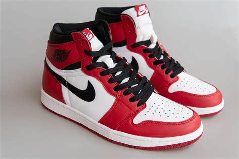 Jordan 1 Retro Chicago Red