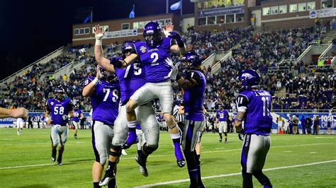 Wisconsin-Whitewater Warhawks College Football - Wisconsin-Whitewater ...