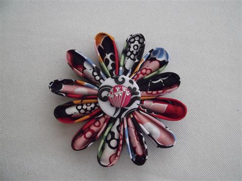 Kanzashi flower | Kanzashi flowers, Kanzashi, Japanese crafts