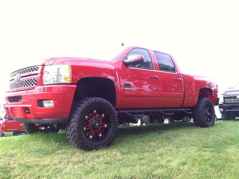 Red Lifted HD Silverado. #truckyeah | Chevy trucks, Chevy 4x4, Lifted ...