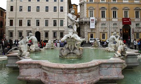 Stories from Piazza Navona in Rome - Italian Notes