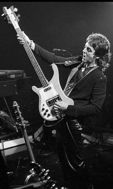 Paul McCartney W/ his Rickenbacker 4001cs.Bass | Beatles, Fredy mercury ...