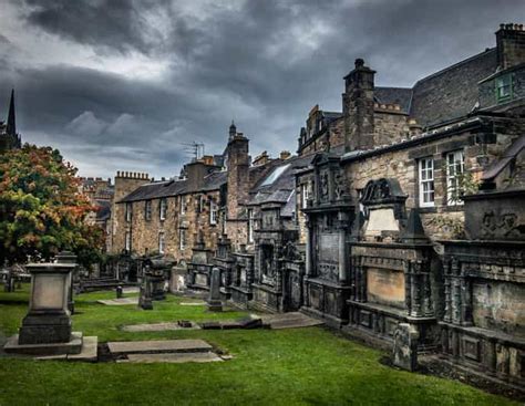 Edinburgh: Underground Vaults & Graveyard Evening Tour | GetYourGuide