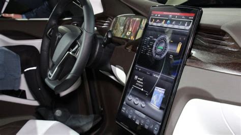 Tesla Model X Teched Out Car Features a Touchscreen 17 Inch Console ...