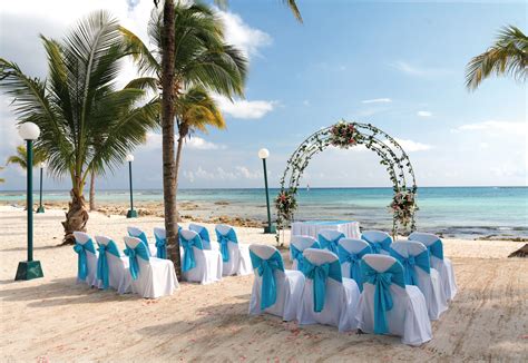 Barcelo Maya Beach Wedding | Liz Moore Destination Weddings