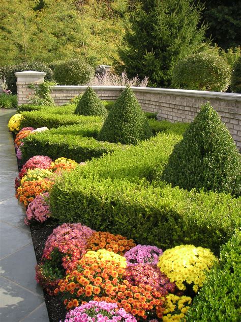 San Gimignano | Beautiful gardens landscape, Boxwood garden, Beautiful ...