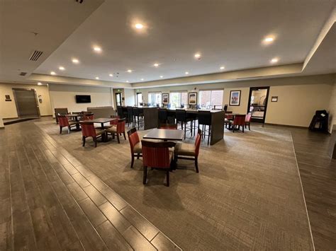 COMFORT SUITES - Updated December 2024 - 35 Photos - 1464 Town Center ...