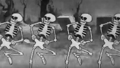 10 best Halloween TikToks of people dancing to “Spooky Scary Skeletons”