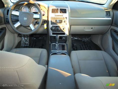 Dark Khaki/Light Graystone Interior 2008 Dodge Magnum SXT Photo ...