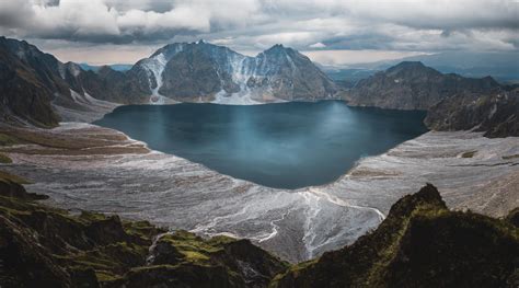 Crater Lake of Mt. Pinatubo Philippines [OC] 3000x1668 https://ift.tt ...