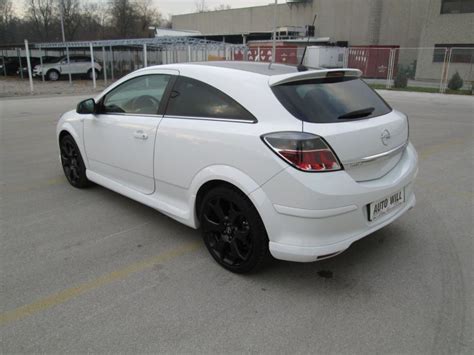 Opel Astra GTC 1.6 Black&White Edition, 2011 god.