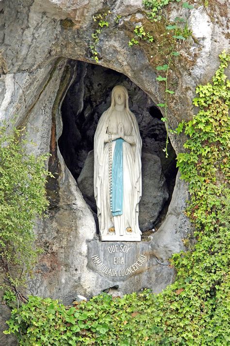 Nuestra Señora de Lourdes - Wikipedia, la enciclopedia libre