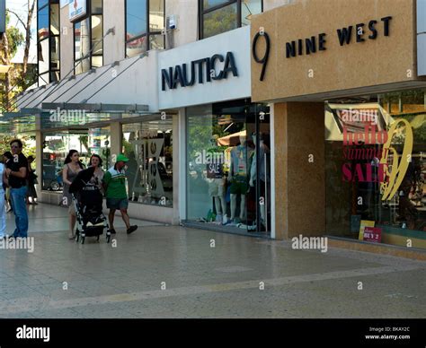 Glyfada shops shopping hi-res stock photography and images - Alamy