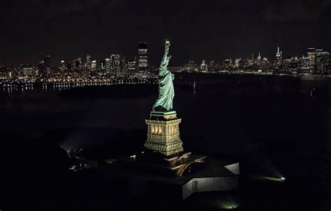 Statue of Liberty at Night Wallpapers - Top Free Statue of Liberty at ...