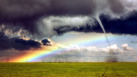 Storm Chaser Snaps Stunning Photo of Tornado, Rainbow Together | The ...