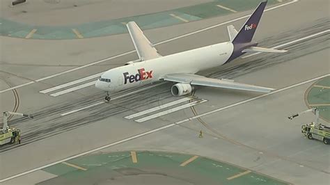 FedEx plane makes emergency landing at Los Angeles International ...