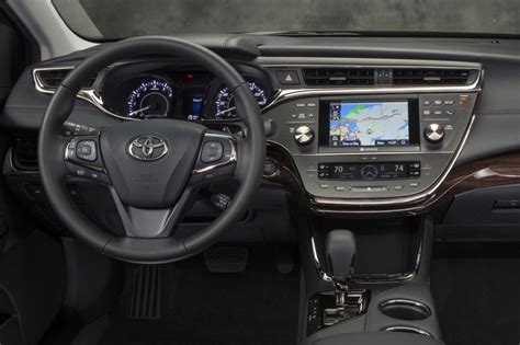 2015 Toyota Avalon Hybrid Pictures - 35 Photos | Edmunds