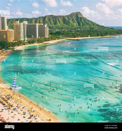 Hawaii waikiki beach in Honolulu city, aerial view of Diamond Head ...