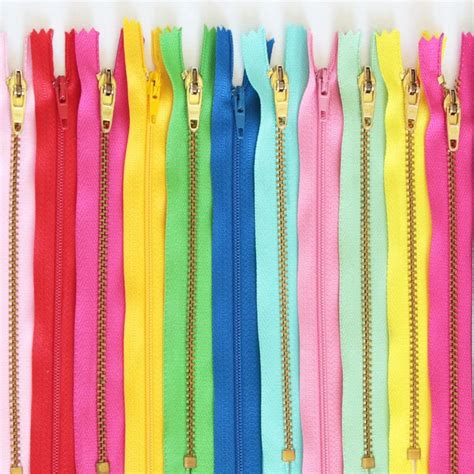 Types of Zipper - Type, Sizes, Parts & Measuring Zippers | TREASURIE