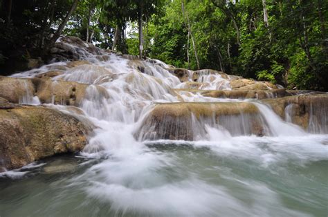 The famous Dunn's River Falls in Ocho Rios. | Attractions in jamaica ...