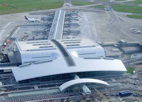 Dublin'a Airport T2 opens for business