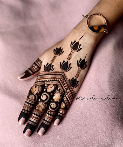 Simple And Unique Lotus Mehndi Designs For All Occasions | POPxo