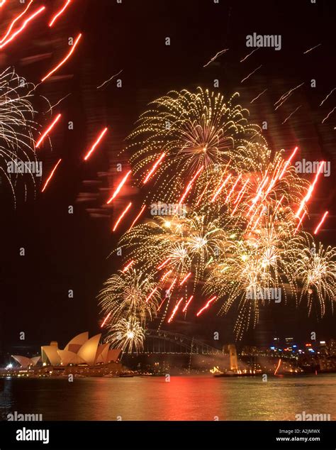 Fireworks over Sydney Opera House and Harbour Bridge Stock Photo - Alamy