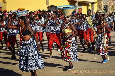 Angola. | Traditional outfits, Angolan clothing, Traditional dresses