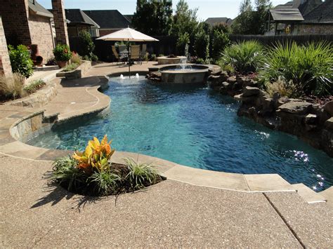 Backyard Pool Landscaping Ideas | HomesFeed