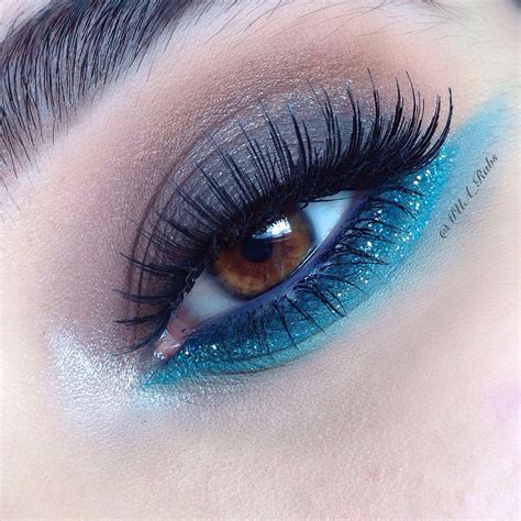 Pin by jenna 🌙 on transform urself ;; | Glitter smokey eye, Eye makeup ...