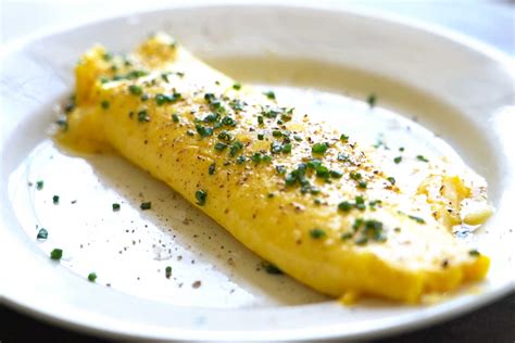 Antoni Porowski’s French Omelet With Cheese and Chives Recipe