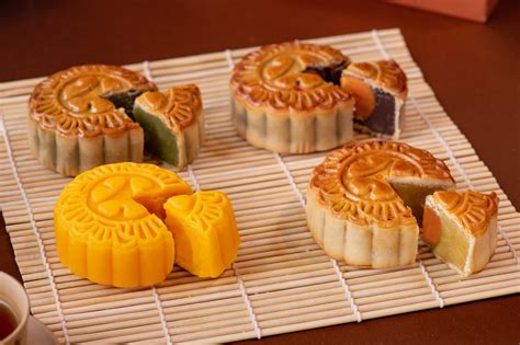 TRADITIONAL MOONCAKES AT THE OKURA PRESTIGE BANGKOK’S LA PÂTISSERIE ...