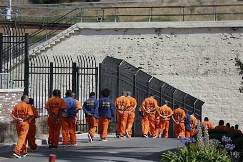 Raise bar for parole denials, California legislative analyst says ...