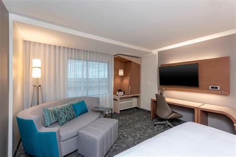 Elyria Hotel Rooms with Sofa Bed | Courtyard Cleveland Elyria