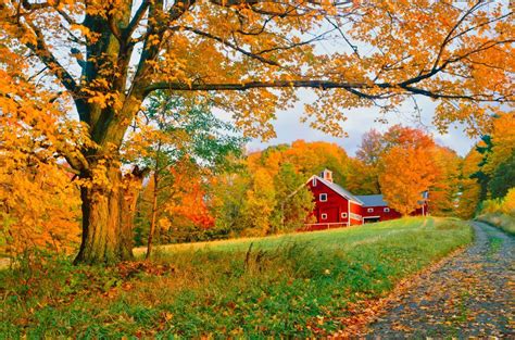 19 Beautiful Barns to Get You In the Fall Spirit | Autumn scenery ...