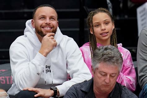 Stephen Curry's Daughter Riley looks all grown up at a Women's ...