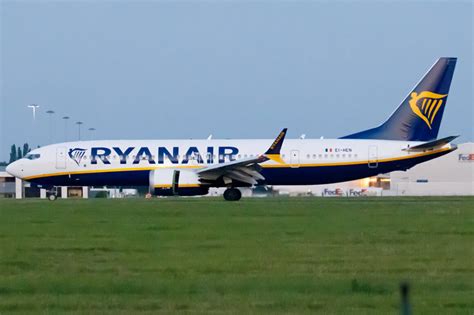 Ryanair Operates The World's First Boeing 737 MAX 8200 Service - Simple ...