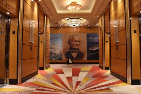 Queen Mary 2-Grand Lobby - Wo ist der Pinguin?