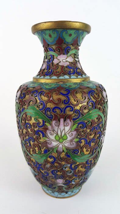 A champlevé and cloisonné vase - China - first half 20th - Catawiki