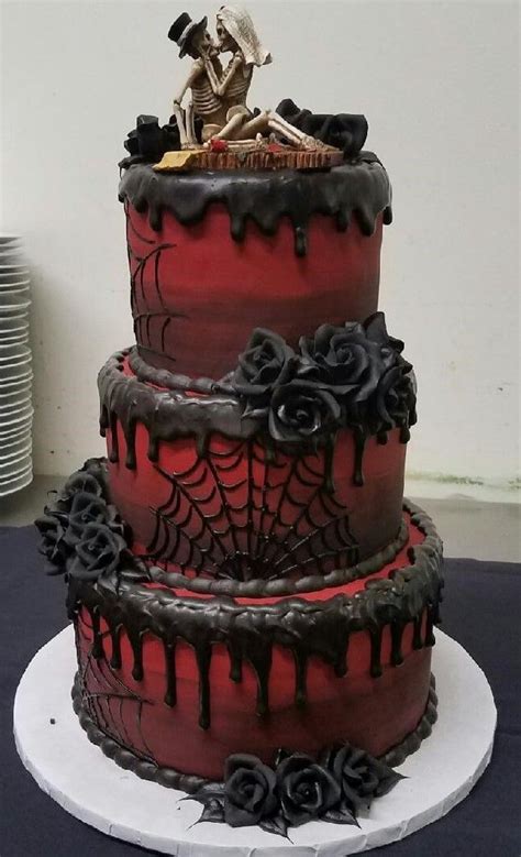 Halloween themed wedding cake @ City Museum | Bolo de casamento gótico ...